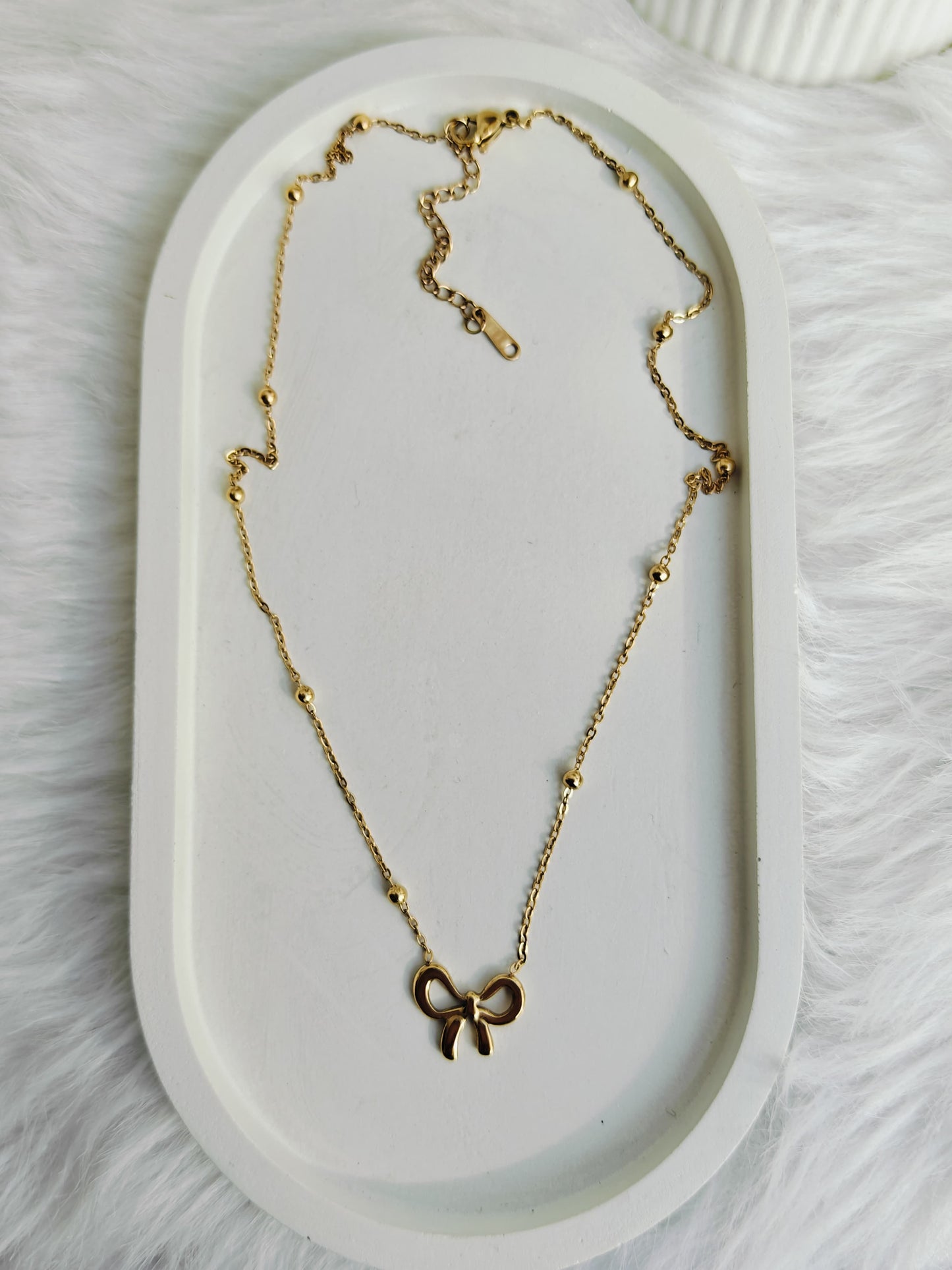 🎀 Elegant Bow Charm Necklace – Premium Gold Finish ✨