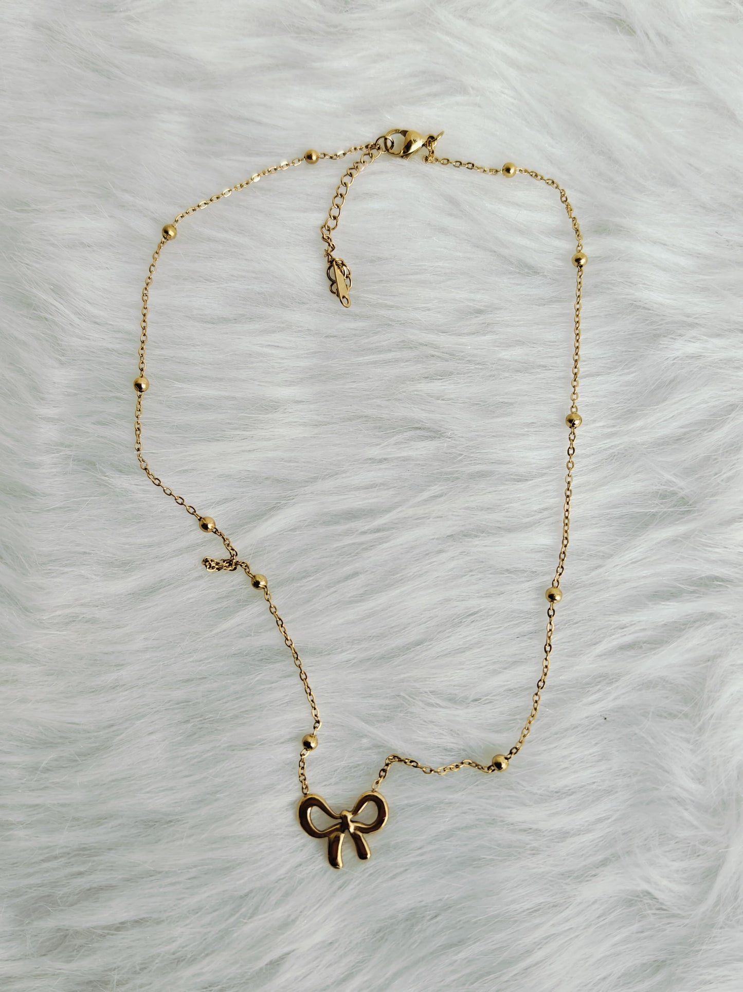 🎀 Elegant Bow Charm Necklace – Premium Gold Finish ✨